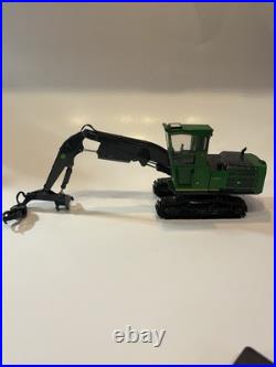 1/50 John Deere 3156G Live Heel Log Loader Prestige Collection ERTL