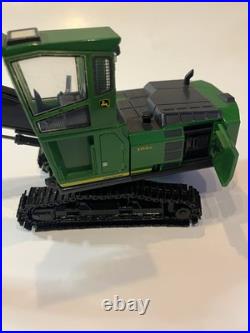 1/50 John Deere 3156G Live Heel Log Loader Prestige Collection ERTL