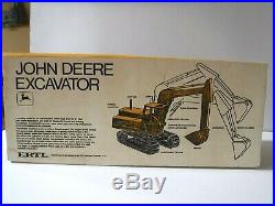 Ertl John Deere Excavator Die Cast Metal 1/16 Scale Ertl #7141