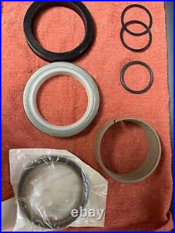 JD-RE21395 John Deere Excavator Boom Cylinder Seal Kit 690B